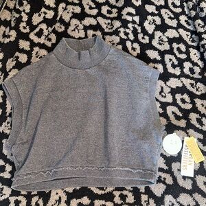 no sleeve cropped sweater